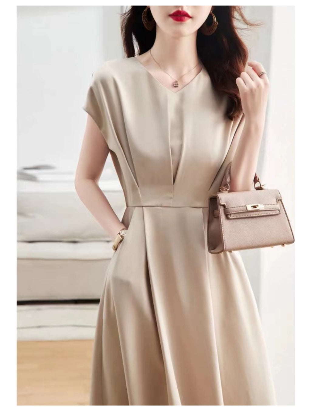 Vネックフレンチスリーブワンピース【しっとり上品、ライン美人】