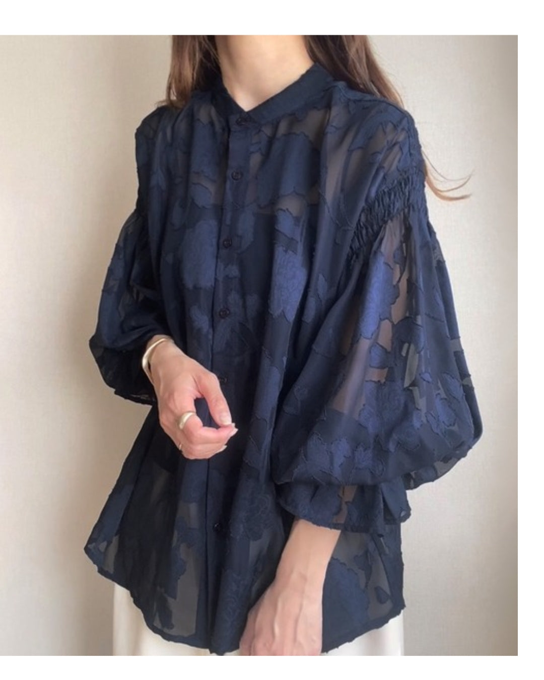花刺繍シフォンブラウス【ふんわり優雅なシルエット】