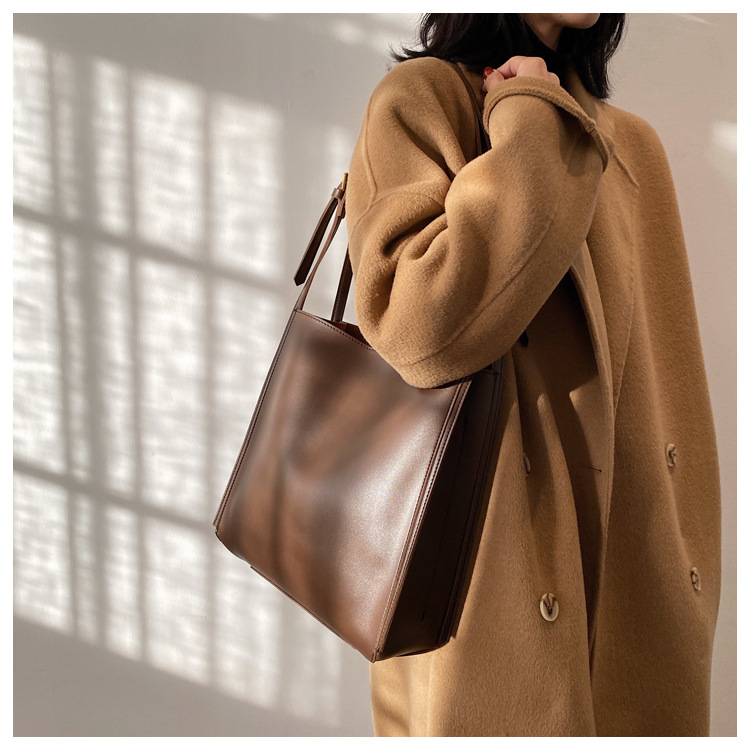 スクエア・ショルダーバッグ(人気の韓国ファッション)