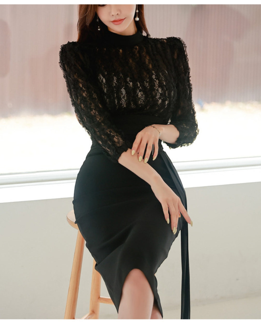 切替レース七分袖タイトワンピ【美しさを引き締める計算された“黒”】