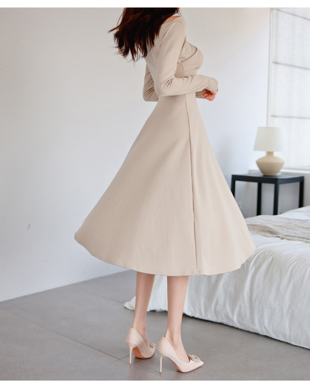 ボートネック長袖フレアワンピ【美しさが自然に整う計算された一着】