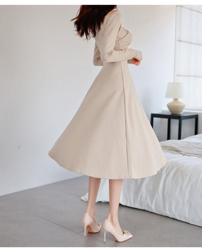 ボートネック長袖フレアワンピ【美しさが自然に整う計算された一着】