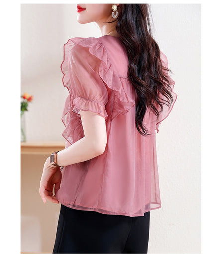 フリルシフォンブラウス【胸元フラワーで上品に華やぐ】