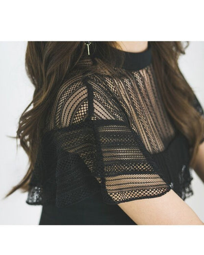 ブラックレースタイトドレス【近づくほど“黒の美しさ“が伝わる】