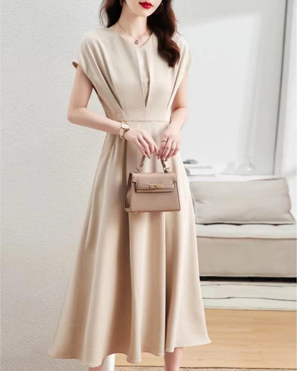 Vネックフレンチスリーブワンピース【しっとり上品、ライン美人】