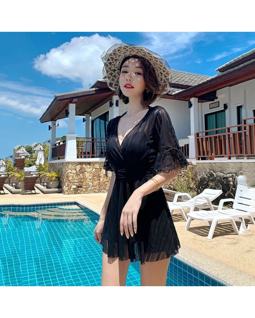 Vネックワンピース水着（体型カバー＆着痩せ効果）