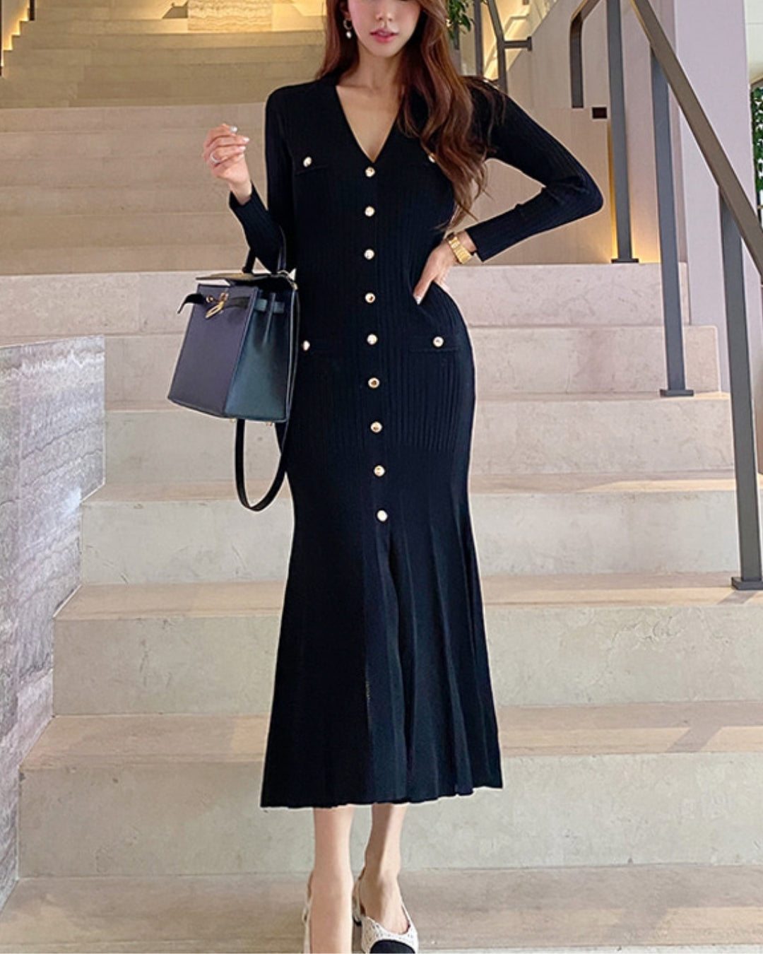 Vネック前ボタンニットワンピ【一枚で整う大人のための縦リブニット】
