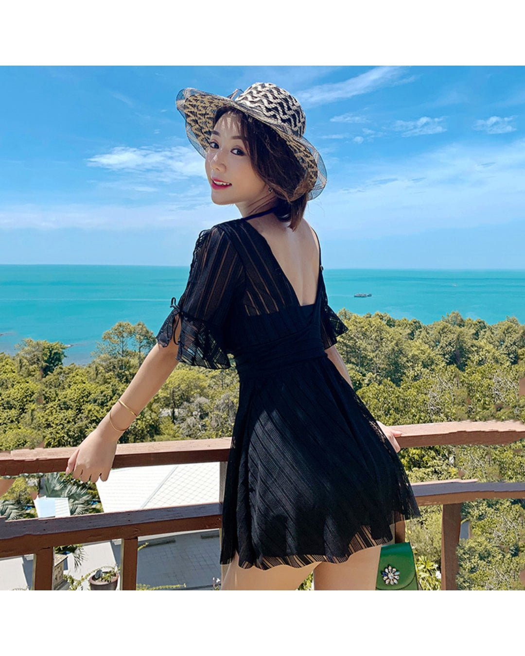 Vネックワンピース水着（体型カバー＆着痩せ効果）