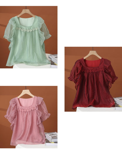 フリルシフォンブラウス【胸元フラワーで上品に華やぐ】