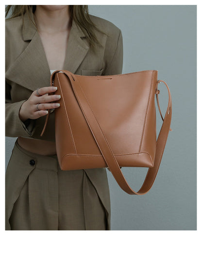 〈ミニマルデザイン〉レザートートバッグ【上質を日常に。持つだけで映える】