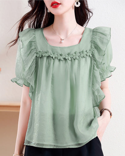 フリルシフォンブラウス【胸元フラワーで上品に華やぐ】