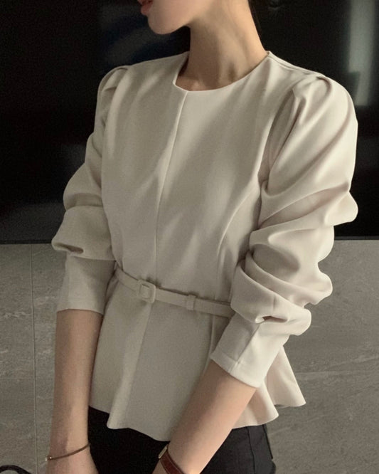 ベルト付きペプラムブラウス【上品シルエット】