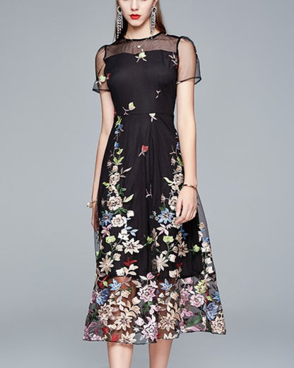 シースルー花柄刺繍ミモレドレス【凛と咲く、透け刺繍の華やぎ】