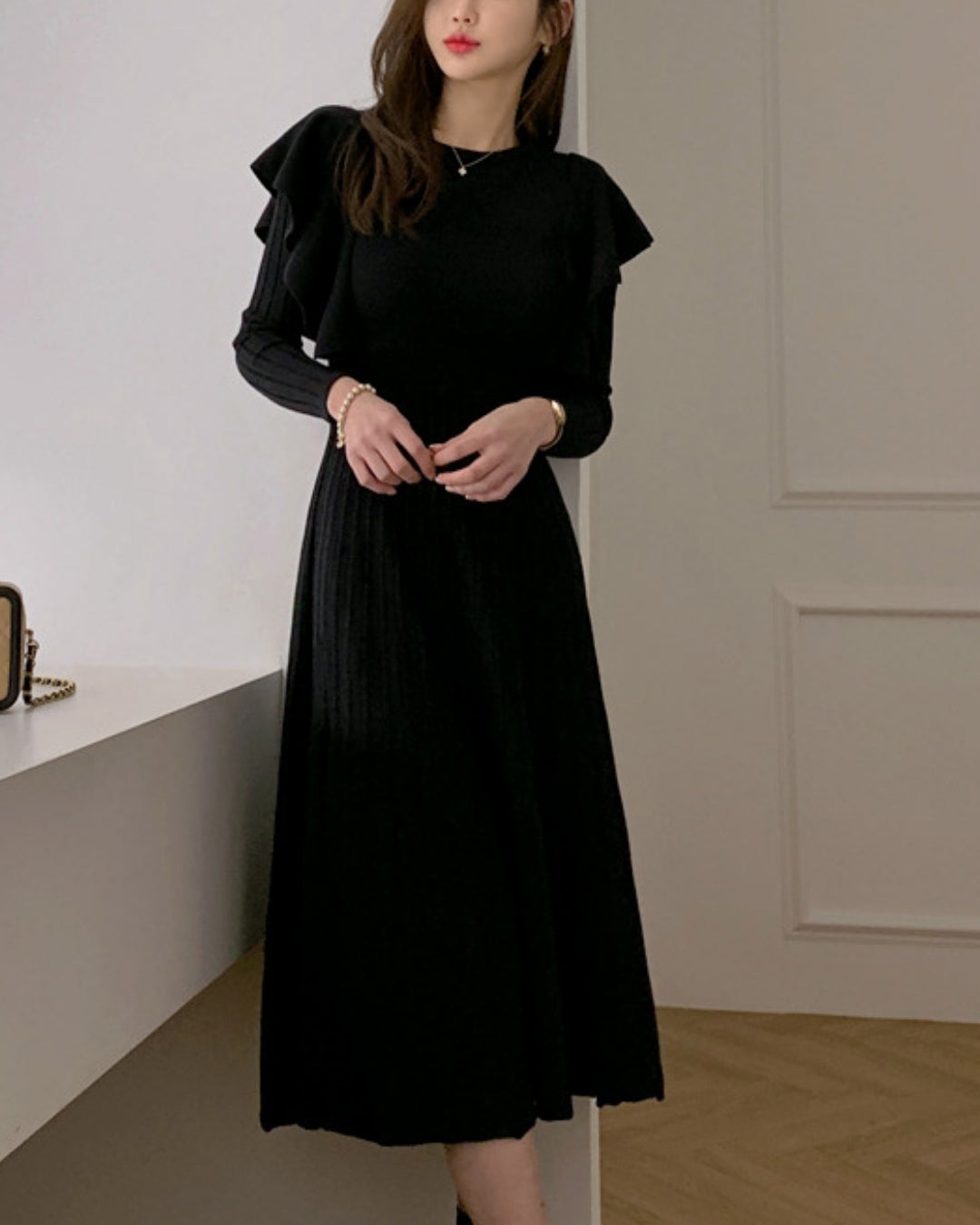 ショルダーフリルニットワンピース【ふんわり肩フリルで魅せる】