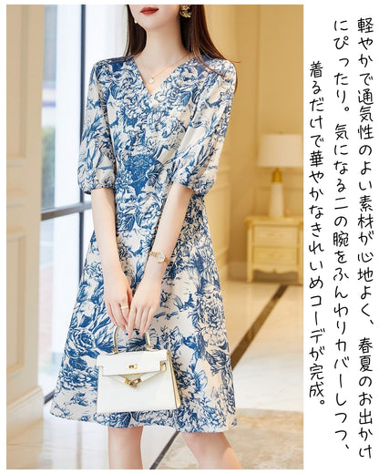 フローラルVネックワンピ【歩くたび、ふわり華やぐ 大人花柄ワンピ】