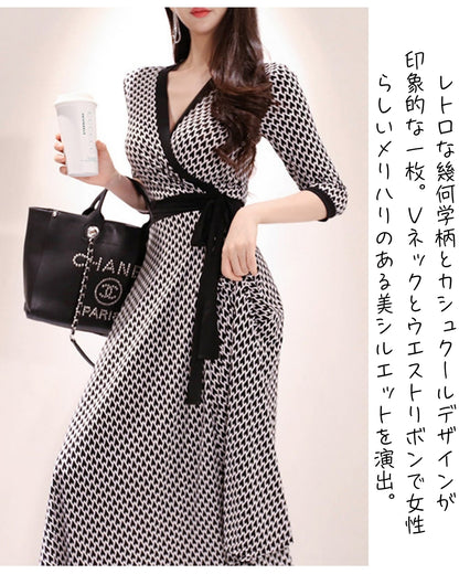 幾何学柄カシュクールロングドレス【視線を奪う、レトロ美シルエット】