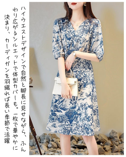 フローラルVネックワンピ【歩くたび、ふわり華やぐ 大人花柄ワンピ】
