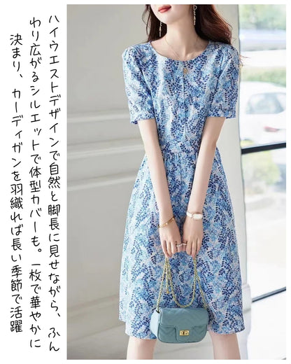 ブルーフラワー半袖ワンピース【軽やかに揺れて、品よく華やぐ】