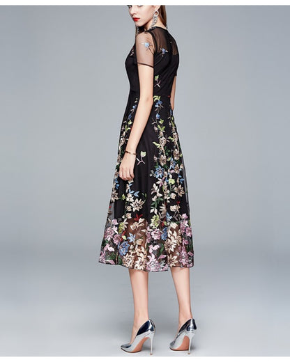 シースルー花柄刺繍ミモレドレス【凛と咲く、透け刺繍の華やぎ】