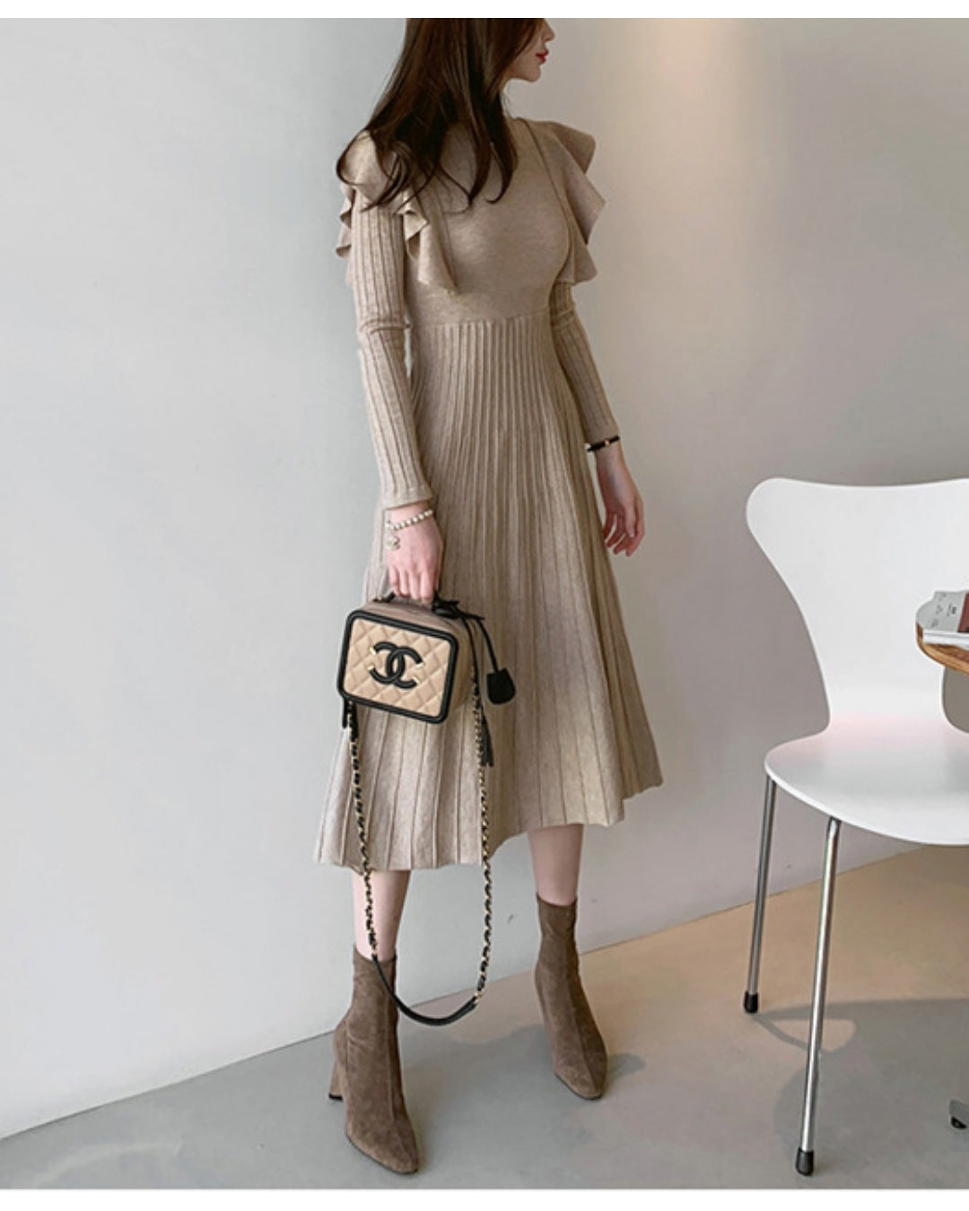 ショルダーフリルニットワンピース【ふんわり肩フリルで魅せる】