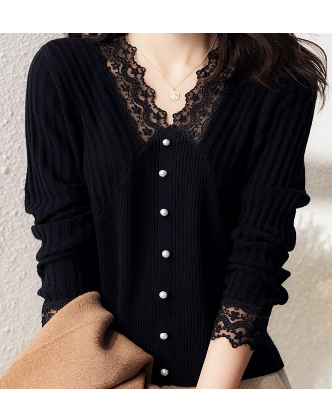 レースリブニット【繊細レースが引き立つ、大人フェミニンな佇まい】