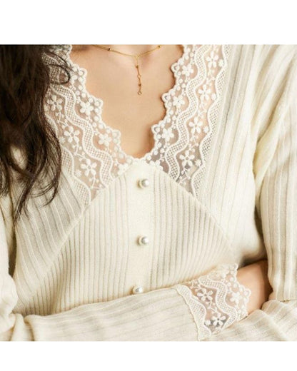 レースリブニット【繊細レースが引き立つ、大人フェミニンな佇まい】