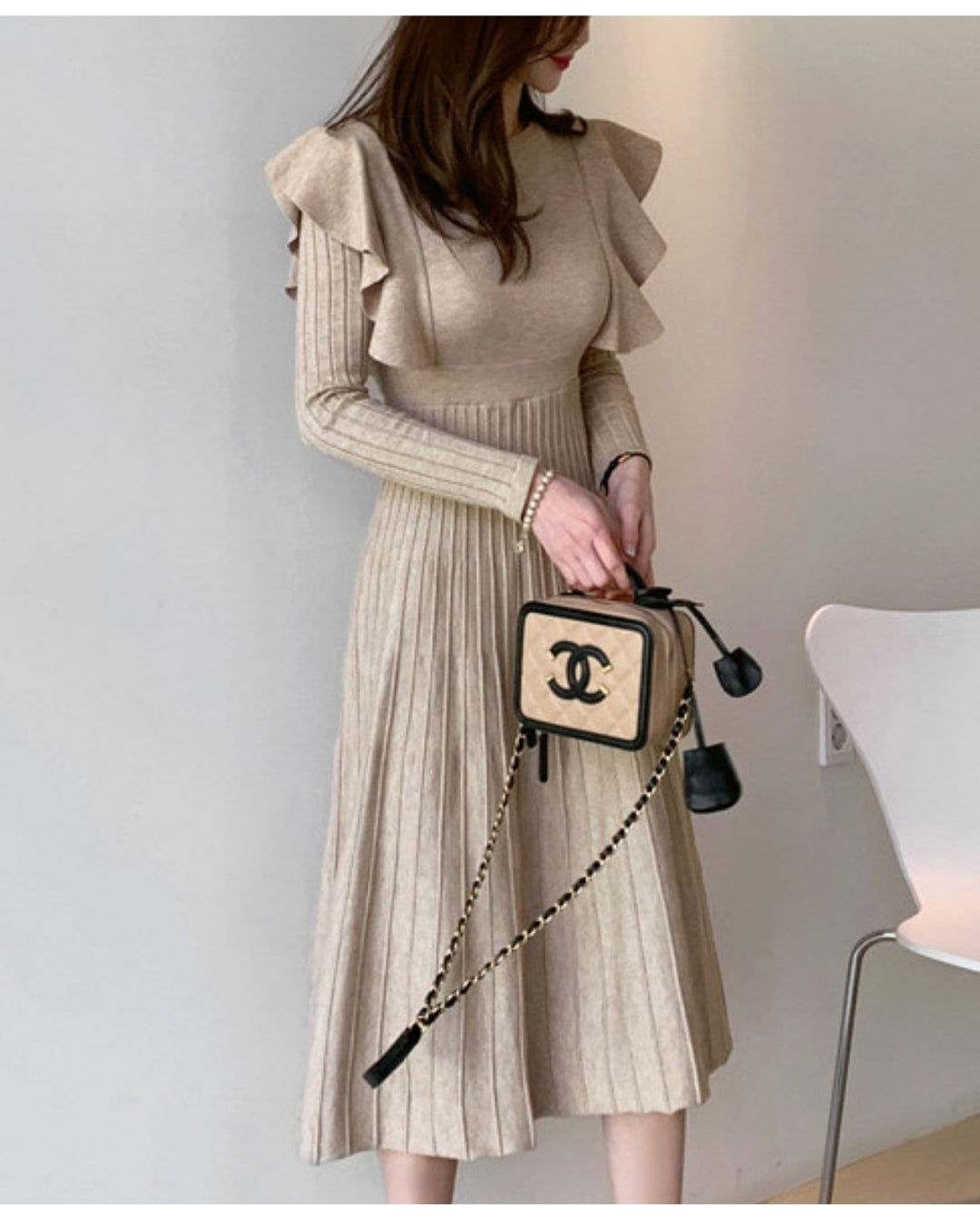 ショルダーフリルニットワンピース【ふんわり肩フリルで魅せる】