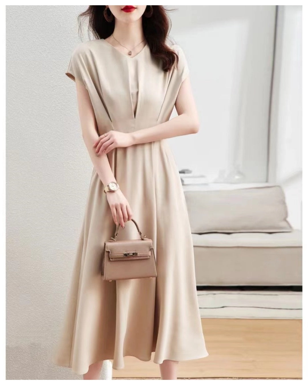 Vネックフレンチスリーブワンピース【しっとり上品、ライン美人】