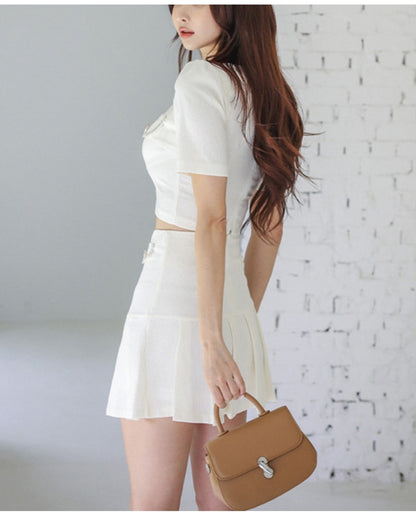 アイボリーワンピ風セットアップ【甘さを抑えた“知的フェミニン”】