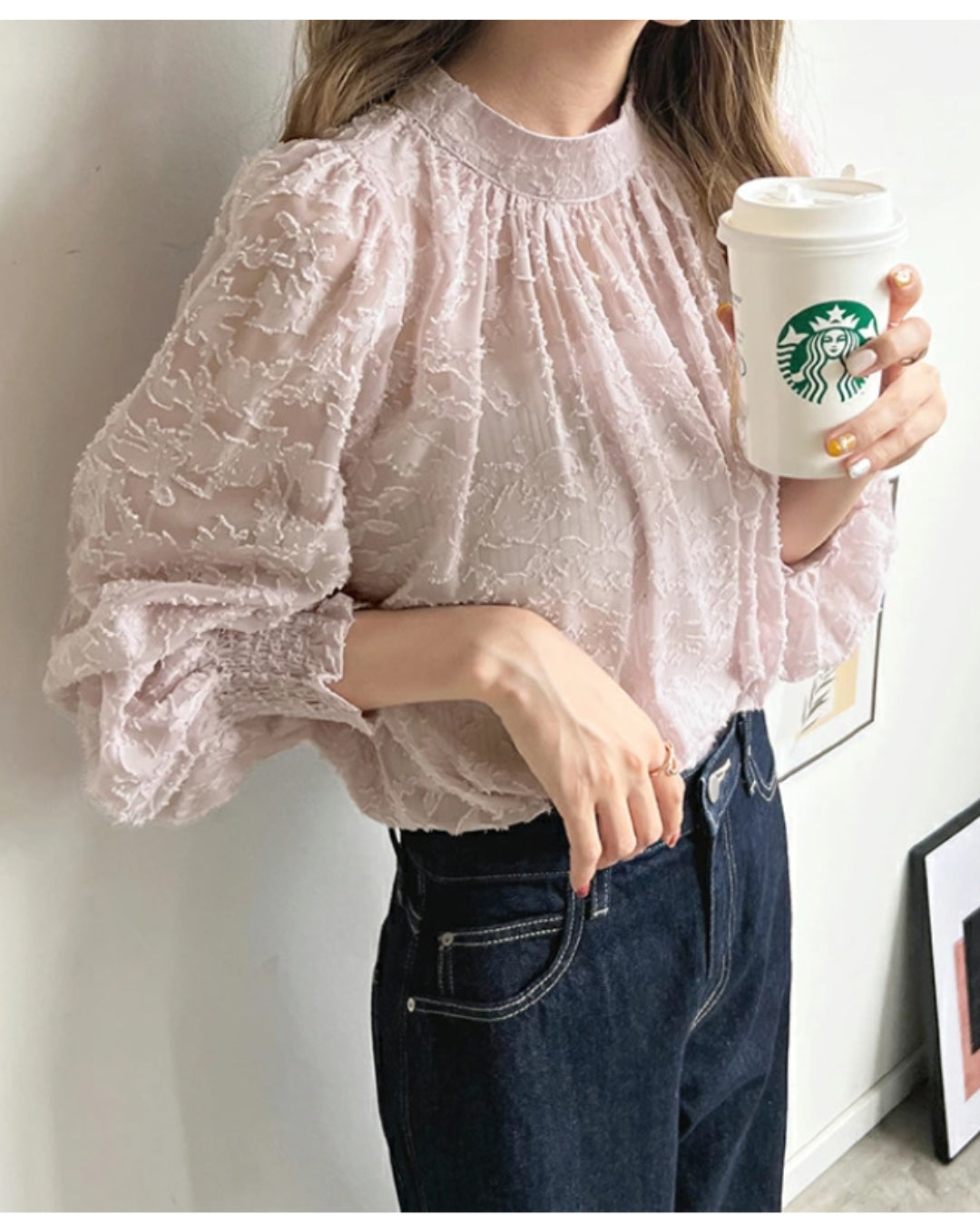 レースバルーン袖ブラウス【ふんわり軽やか、さっと華やぐ】