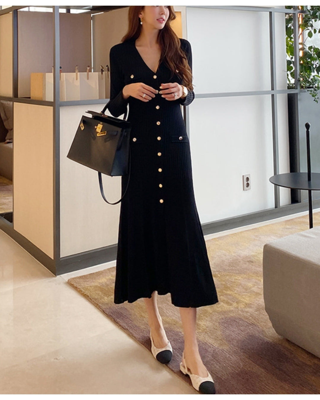 Vネック前ボタンニットワンピ【一枚で整う大人のための縦リブニット】