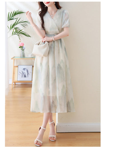 水彩風シフォンワンピース【やさしく揺れて、涼しげに華やぐ】