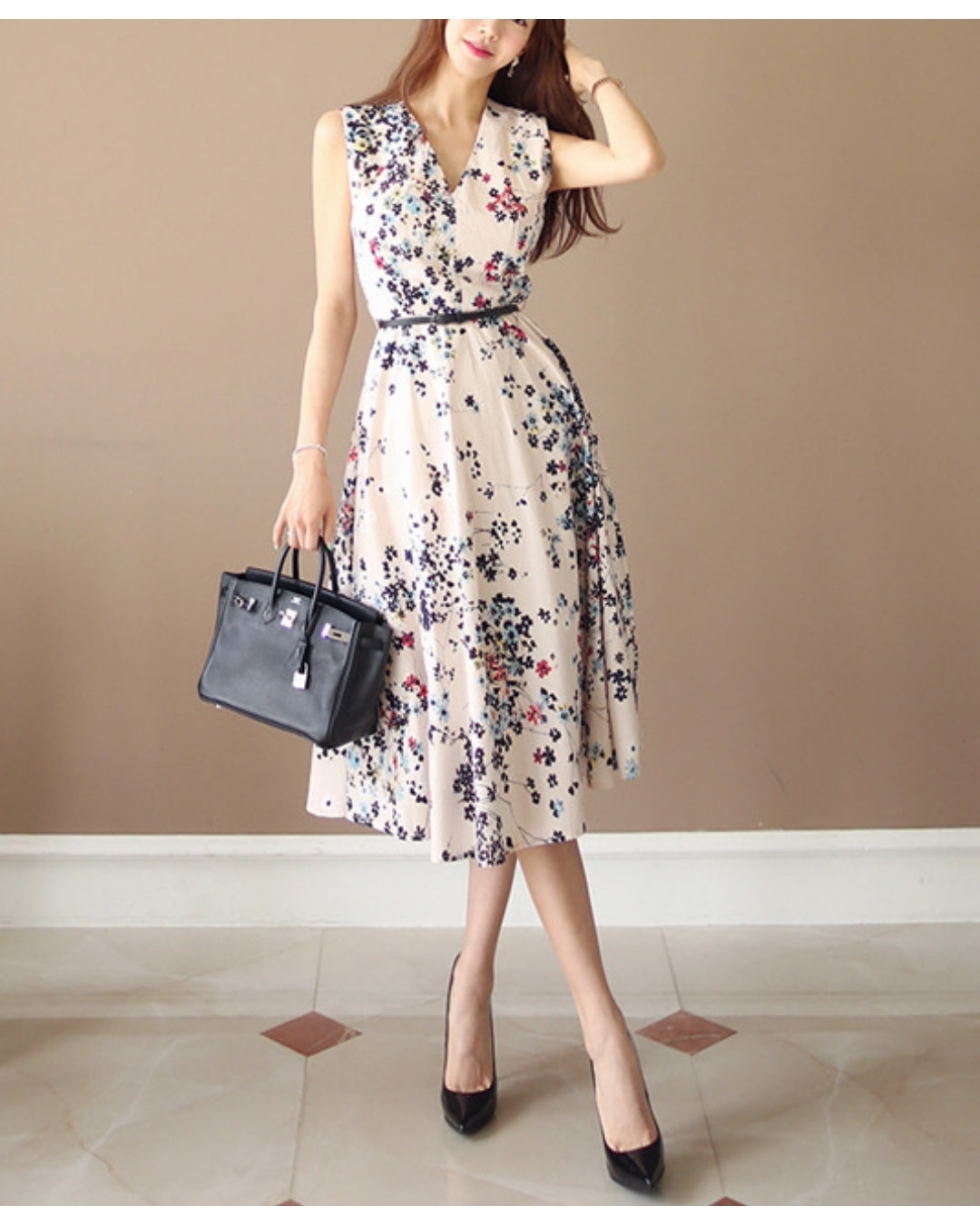 小花柄ノースリーブワンピース【甘さを抑えた花柄が映える洗練された一枚】