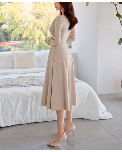 ボートネック長袖フレアワンピ【美しさが自然に整う計算された一着】