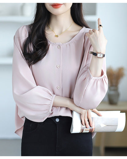 前ボタンシフォンブラウス【上品＆軽やかさを纏う】