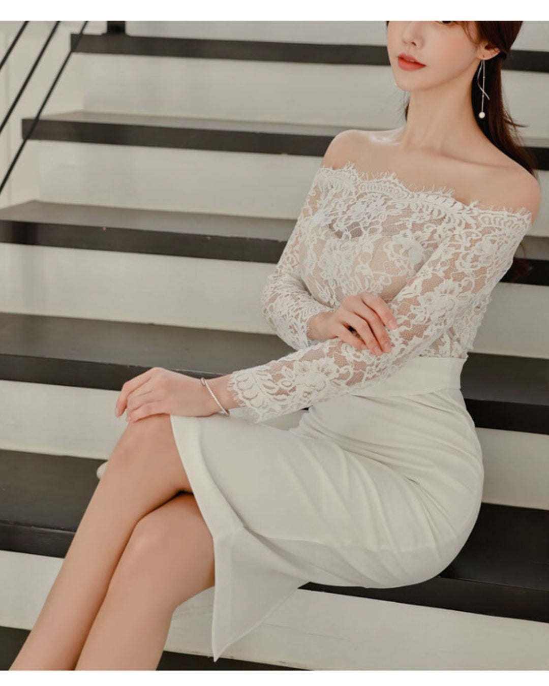 エレガントレースタイトドレス【凛と華やぐ、大人のレースライン】