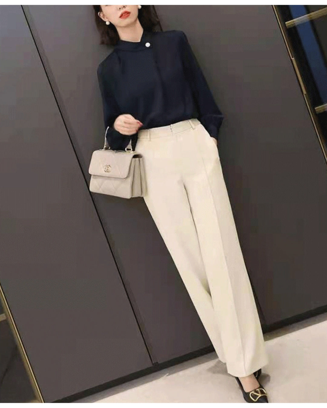 パールボタンブラウス【知性を纏う、さりげない華やぎ】