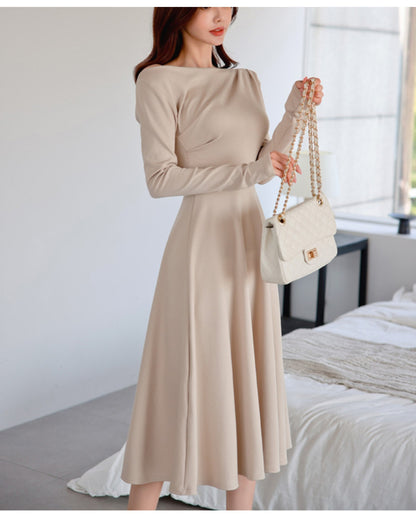 ボートネック長袖フレアワンピ【美しさが自然に整う計算された一着】