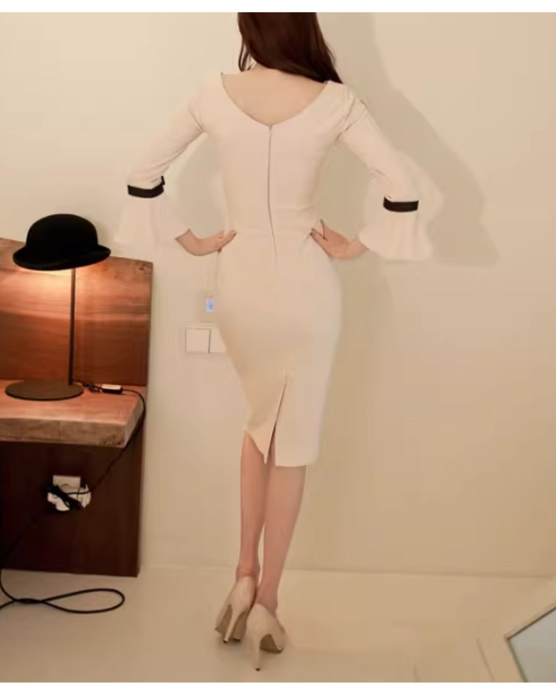 リボン付きボートネックワンピ【上品に色気を添える美しいライン】