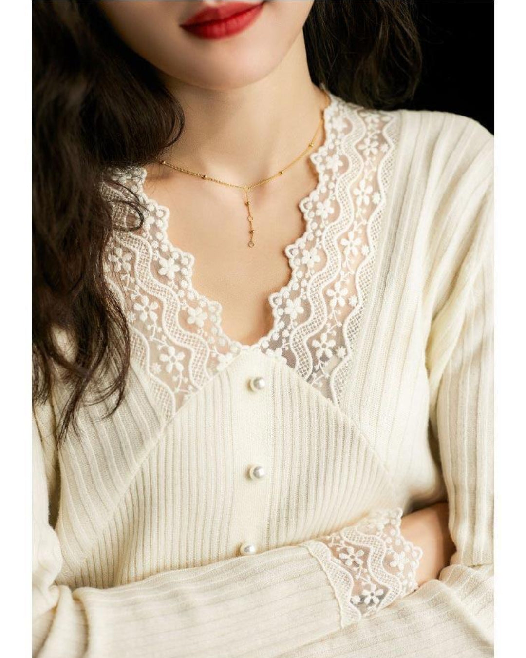 レースリブニット【繊細レースが引き立つ、大人フェミニンな佇まい】