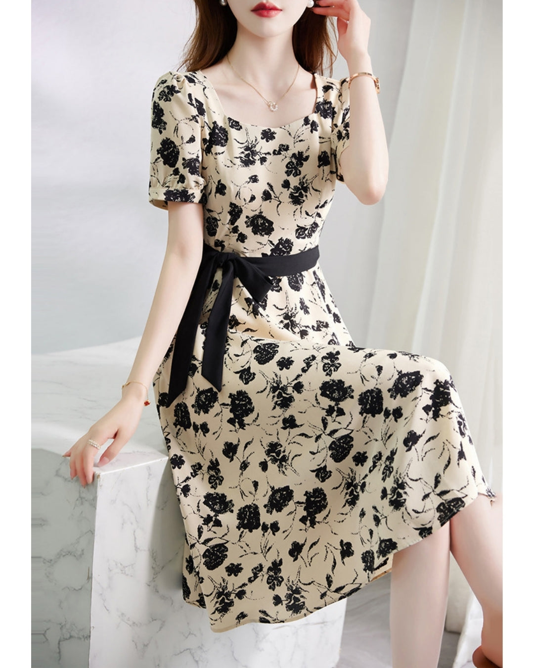 フラワー柄リボンワンピース【 落ち着きの中で華やぐ花柄シルエット】