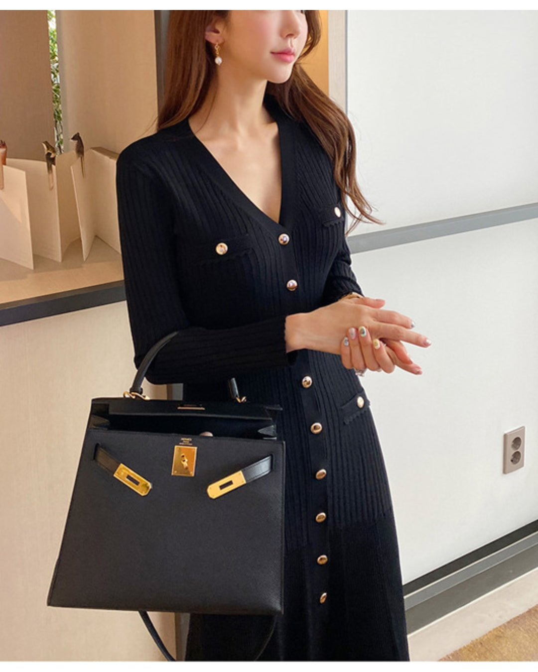 Vネック前ボタンニットワンピ【一枚で整う大人のための縦リブニット】