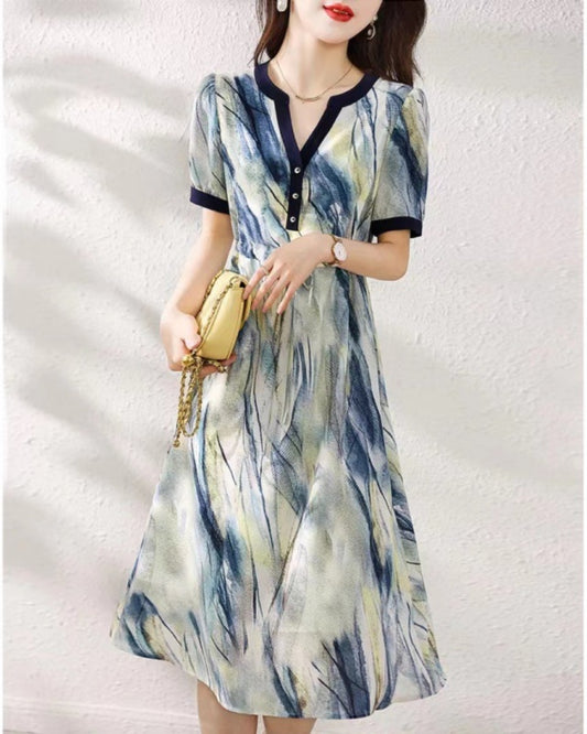 ボタニカル柄Vネックワンピース【さらっと肌触り、一枚で品よく決まる】