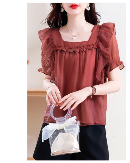 フリルシフォンブラウス【胸元フラワーで上品に華やぐ】