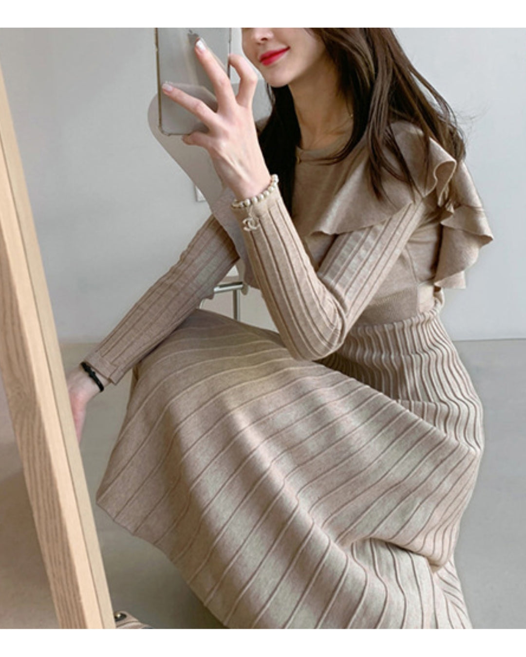 ショルダーフリルニットワンピース【ふんわり肩フリルで魅せる】