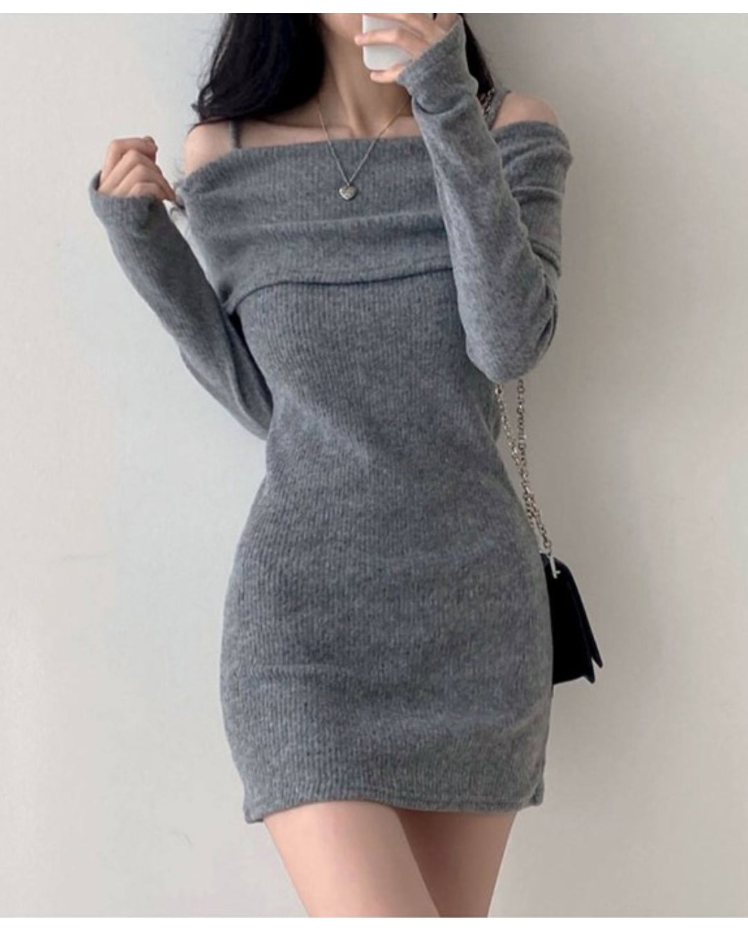 オフショルダーニットワンピース【洗練の肌見せで魅せる大人のエレガンス】