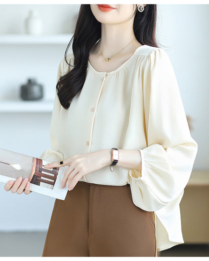 前ボタンシフォンブラウス【上品＆軽やかさを纏う】