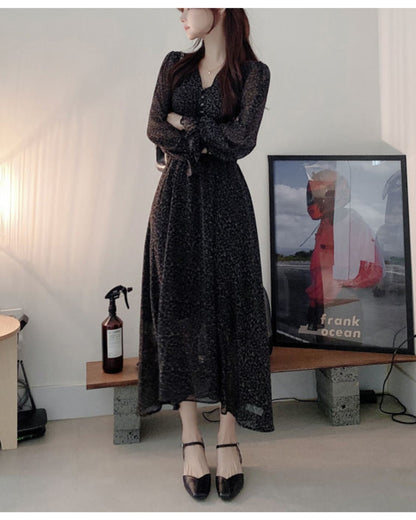 花柄シフォンミモレワンピース【40代の休日のお出かけにちょうどいい】