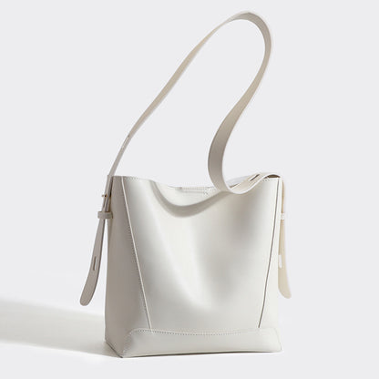 〈ミニマルデザイン〉レザートートバッグ【上質を日常に。持つだけで映える】